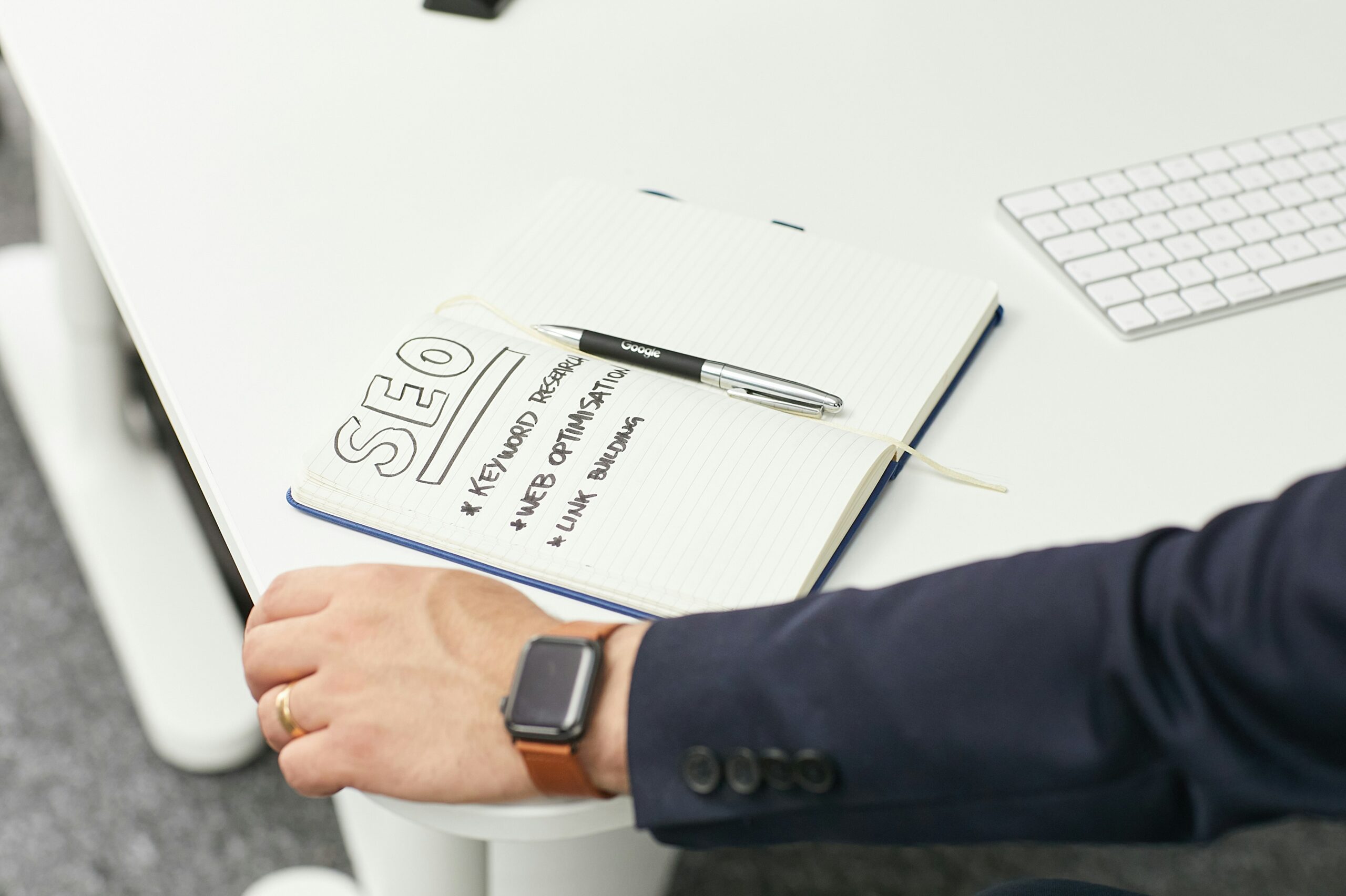 Optimización SEO resaltando la importancia del blog en tu página web para mejorar el posicionamiento en motores