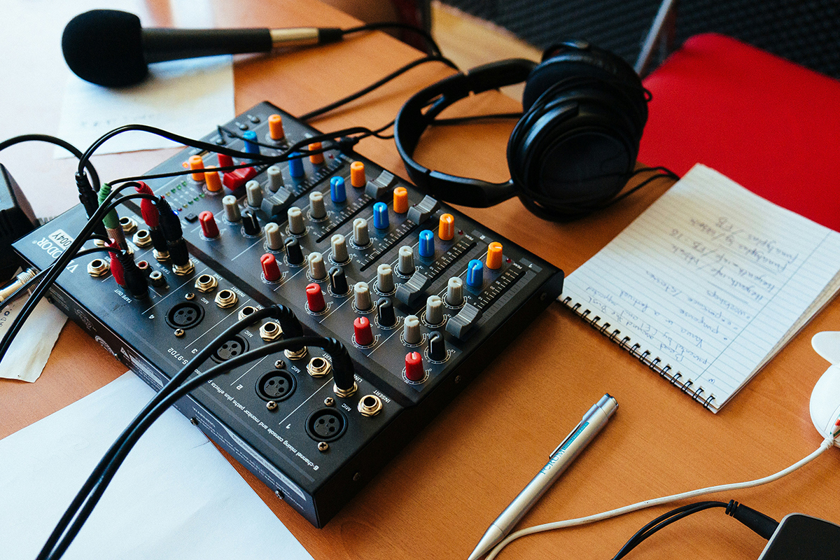 Publicidad en medios como la radio asturiana para alcanzar a una amplia audiencia local