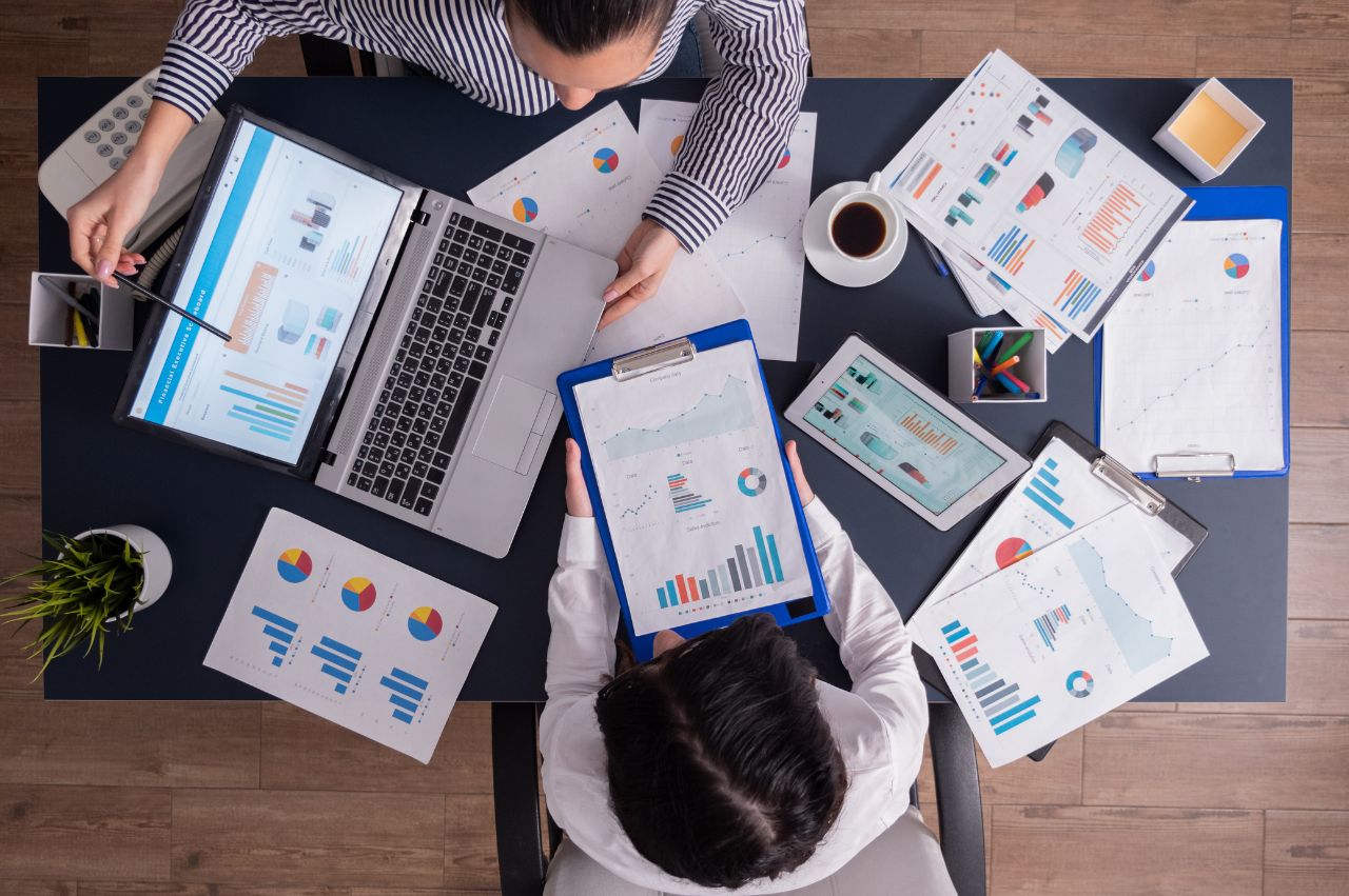 marketing personas en una mesa